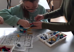 Uczniowie z Lego Spike Prime