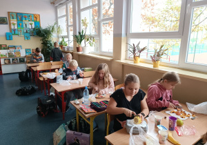 Dzieci z klasy 3a podczas zajęć