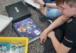 uczniowie klasy 8 i lego prime