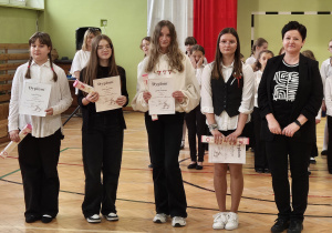 Uczniowie podczas akademii z okazji rocznicy uchwalenia Konstytucji 3-go maja