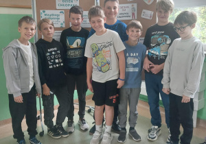 Uczniowie podczas obchodów Dnia Chłopaka
