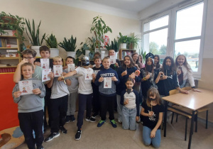 Uczniowie podczas obchodów Dnia Chłopaka