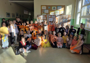 Uczniowie podczas aktywności zorganizowanych podczas obchodów Dnia Dyni