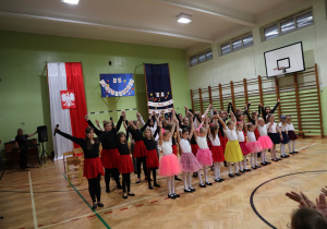 Uczniowie podczas uroczystości Ślubowania