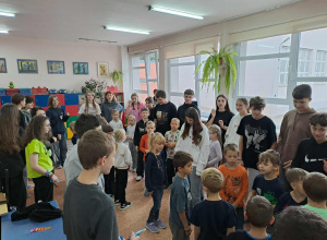 „Starsi uczą młodszych, młodsi uczą starszych”