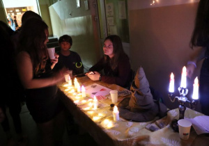 Uczniowie podczas Zabawy Andrzejkowej