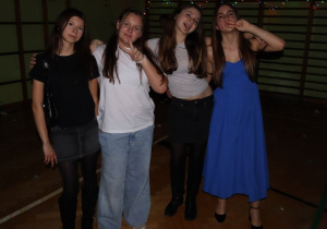 Uczniowie podczas Zabawy Andrzejkowej