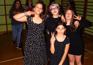 Uczniowie podczas Zabawy Andrzejkowej