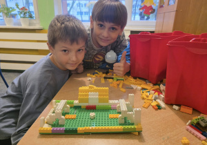 Uczniowie naszej szkoły podczas zabaw świetlicowych