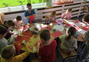 Uczniowie naszej szkoły podczas zabaw świetlicowych