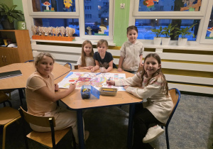 Uczniowie naszej szkoły podczas zabaw świetlicowych