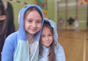 Uczniowie podczas zabawy - Szkolny Bal Karnawałowy