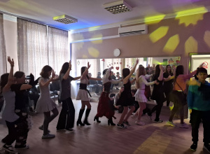 Zabawa karnawałowa w szkole i DK Romus