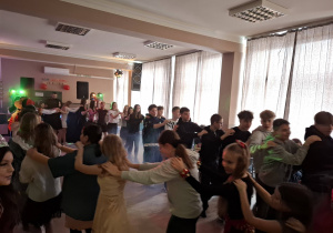 Uczniowie podczas zabawy w Domu Kultury Romus