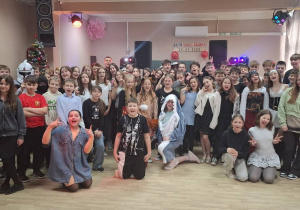 Uczniowie podczas zabawy w Domu Kultury Romus