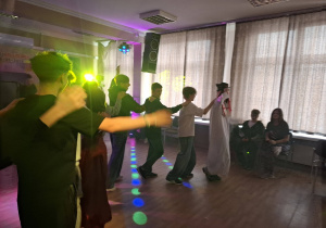 Uczniowie podczas zabawy w Domu Kultury Romus