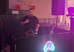 DJ podczas zabawy w Domu Kultury Romus