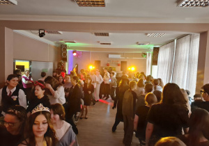 Uczniowie podczas zabawy w Domu Kultury Romus