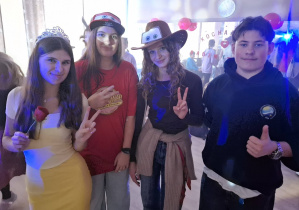 Uczniowie podczas zabawy w Domu Kultury Romus