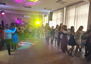 Uczniowie podczas zabawy w Domu Kultury Romus