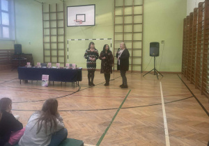 Spotkanie uczniów z pisarką Anną Stryjewską