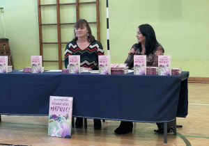 Spotkanie uczniów z pisarką Anną Stryjewską