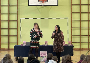 Spotkanie uczniów z pisarką Anną Stryjewską