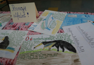 Społeczność szkolna i goście podczas Drzwi Otwartch