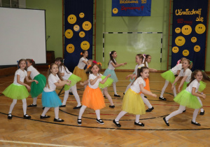 Społeczność szkolna i goście podczas Drzwi Otwartch