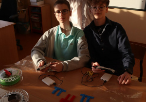 Społeczność szkolna i goście podczas Drzwi Otwartch