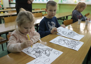 Społeczność szkolna i goście podczas Drzwi Otwartch