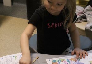 Społeczność szkolna i goście podczas Drzwi Otwartch