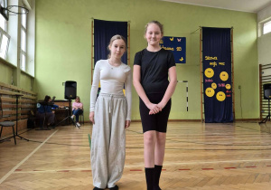 Uczniowie podczas prezentacji w ramach Świeta Szkoły