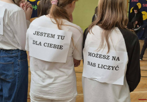 Uczniowie podczas prezentacji w ramach Świeta Szkoły