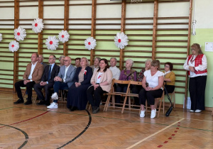 Dyrekcja i goście podczas uroczystego apelu