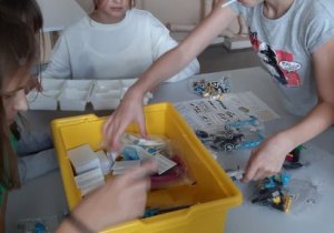 Uczniowie z Lego Spike Prime